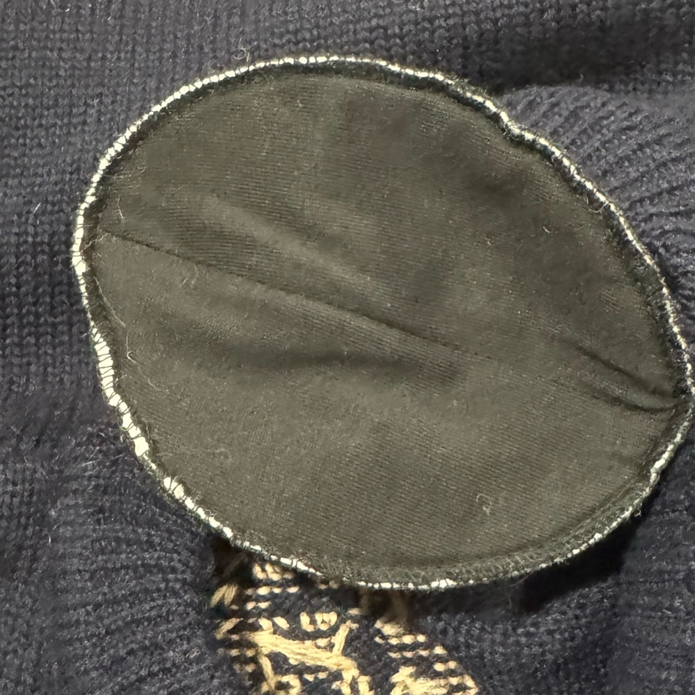 Vintage 100% Wool Crest Intarsia Navy Sweater Dark Academia Preppy L - Picture 4 of 8
